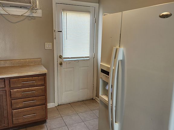 5th image of 3320 Pleasant Ave APT B