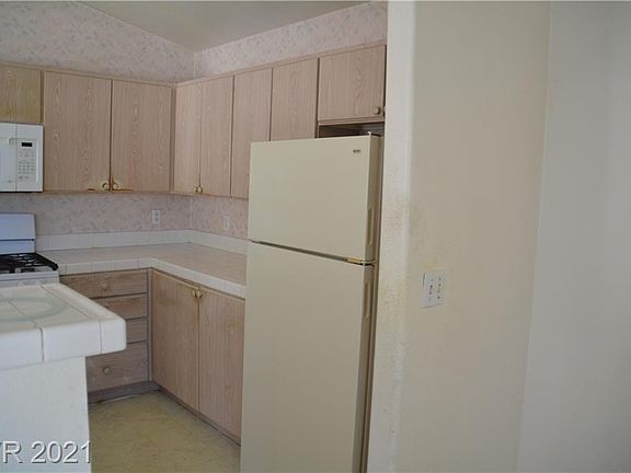 3rd image of 7912 Foxwood Pl Unit 203