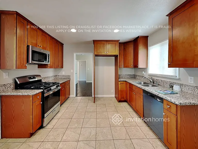 18601 Victory Blvd — Photo 8