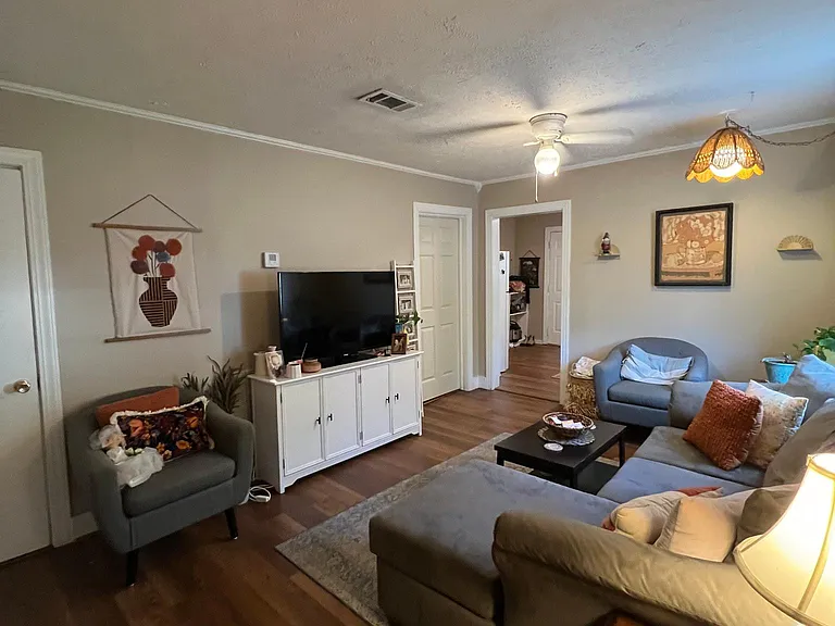 16 Lindbergh Blvd — Photo 2