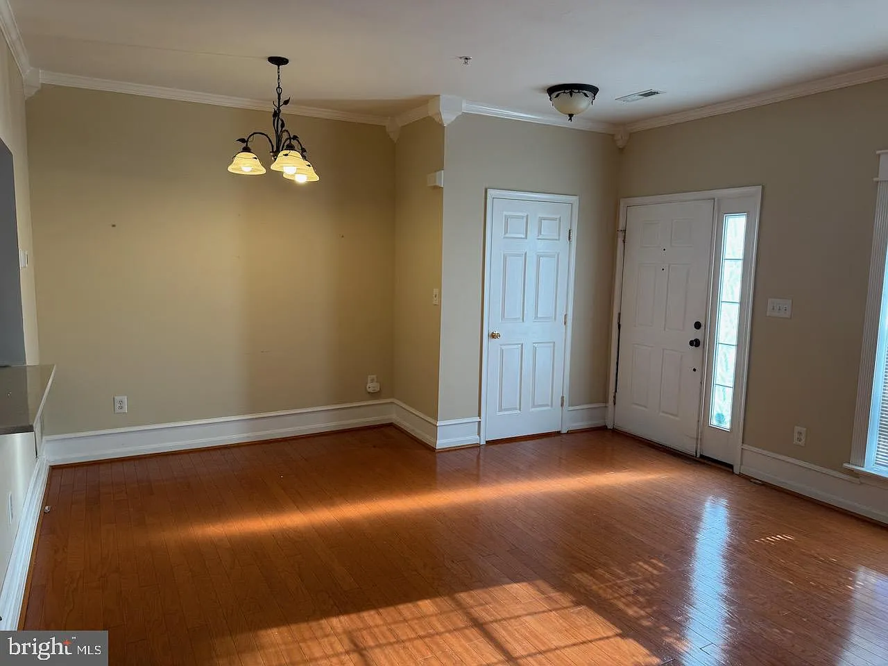 3 bed, 2.5 bath, 1560 sqft, $2,700 — Photo 3