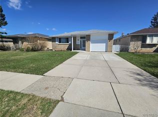 85 Fairoaks Ln, Cheektowaga, NY