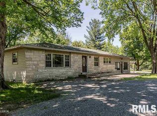 6936 E Grand Rd, Carterville, IL 62918