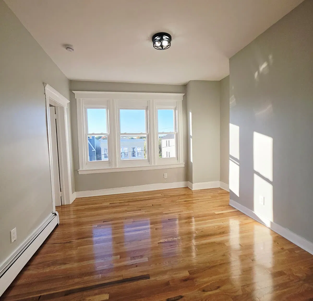 4 bed, 1200 sqft, $2,650 — Photo 2