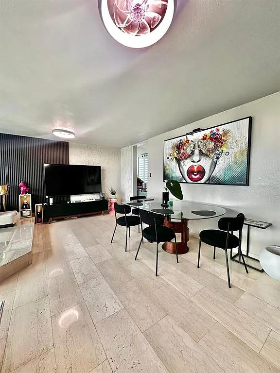 2 bed, 2.0 bath, 1054 sqft, $2,850 — Photo 4