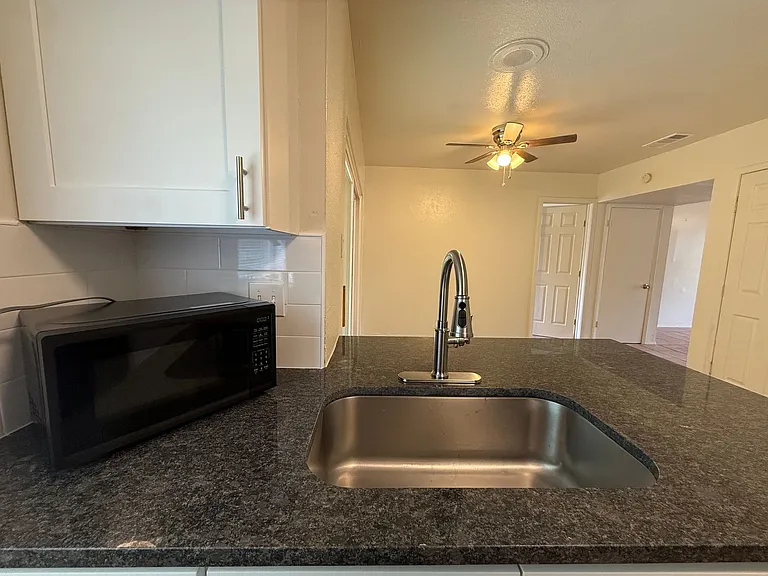 1109 Village Green Dr — Photo 9