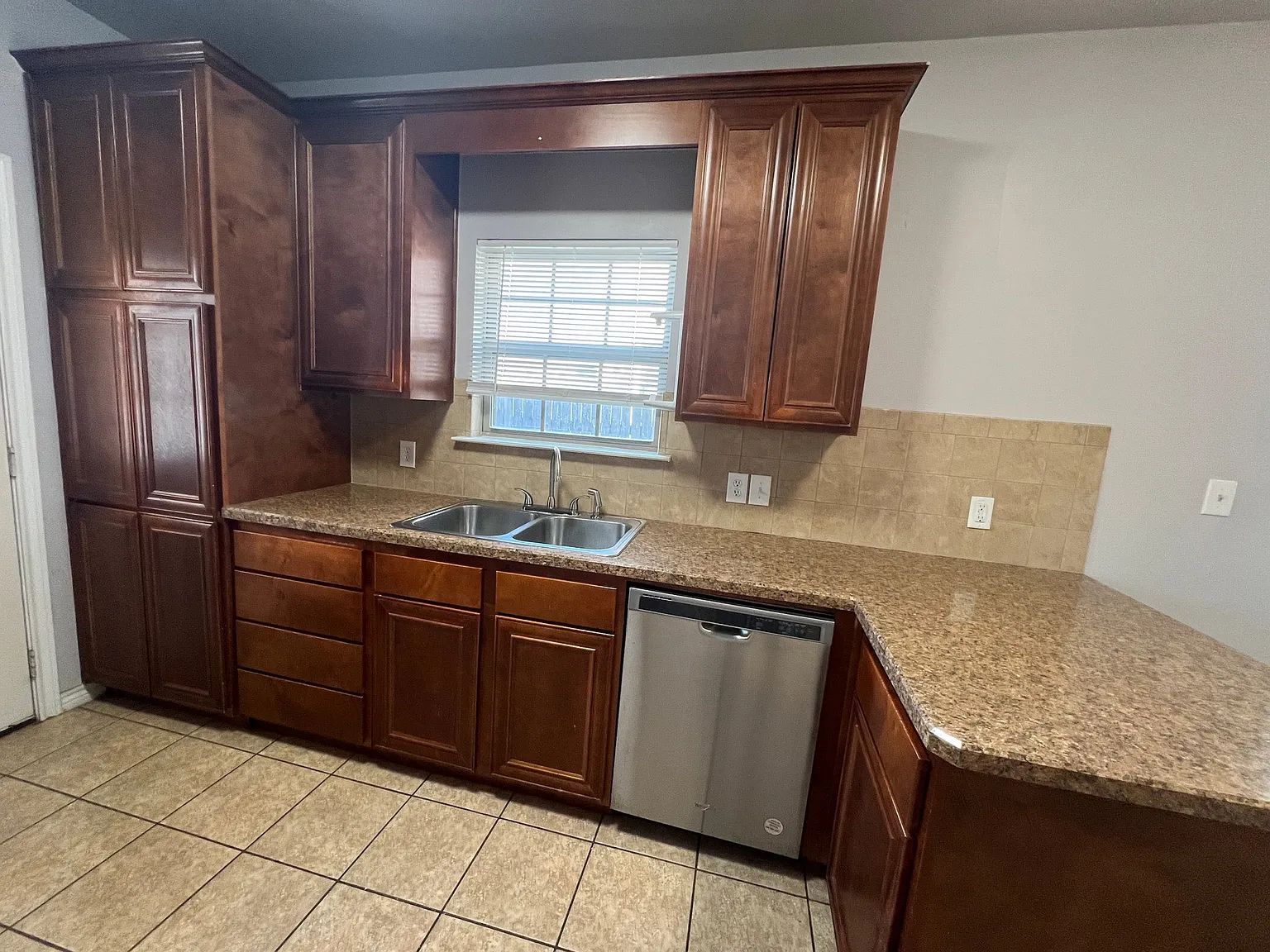 Spacious 4 Bed, 2.5 Bath Townhouse in Princeton, TX - Available 8/15 - $1,700 — Photo 3