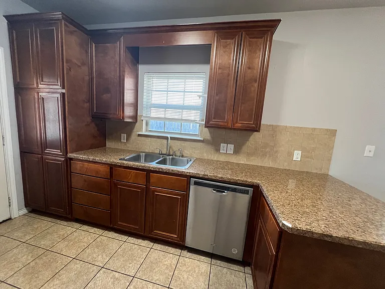 904-906 Parkplace Rdg #906 — Photo 3