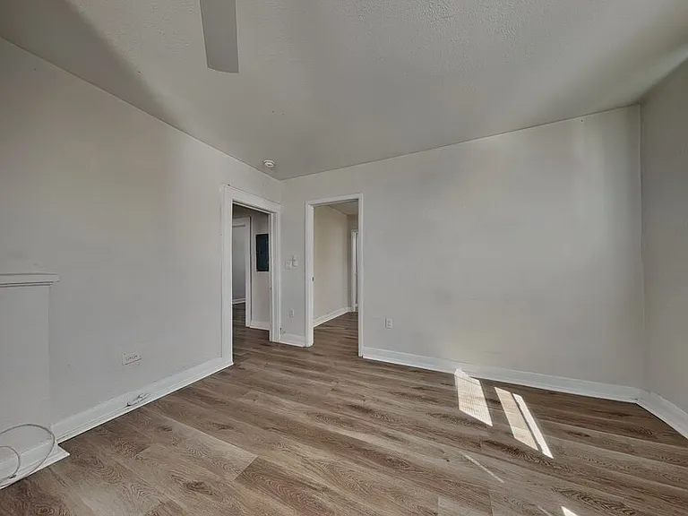 2904 W Chestnut St #2 — Photo 17