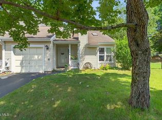 21 Cobble Ct, Clifton Park, NY 12065