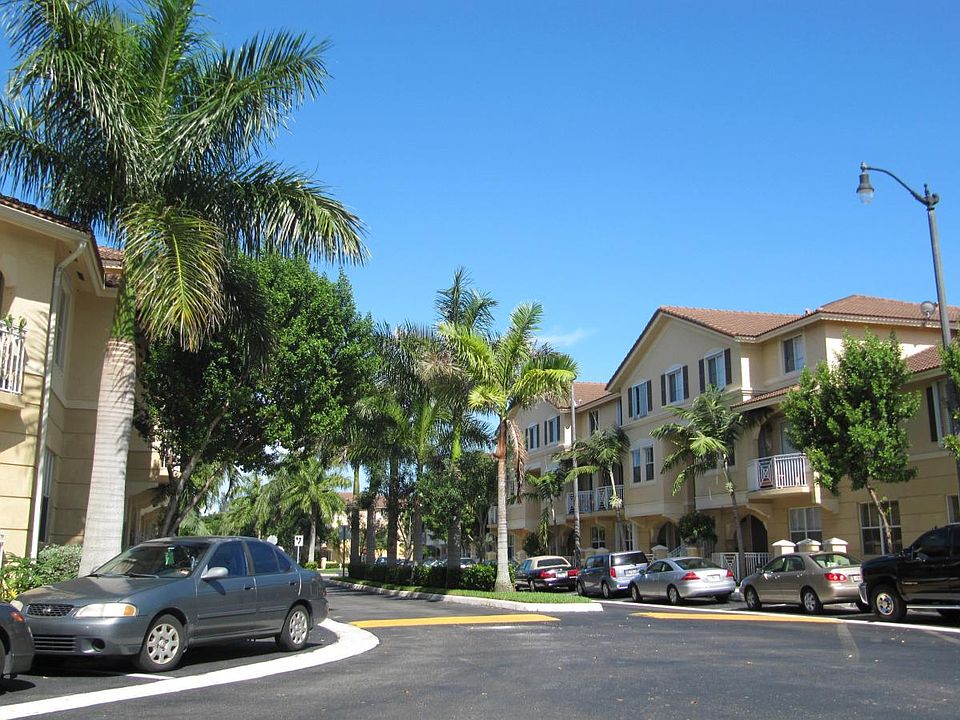 clean, well maintained community