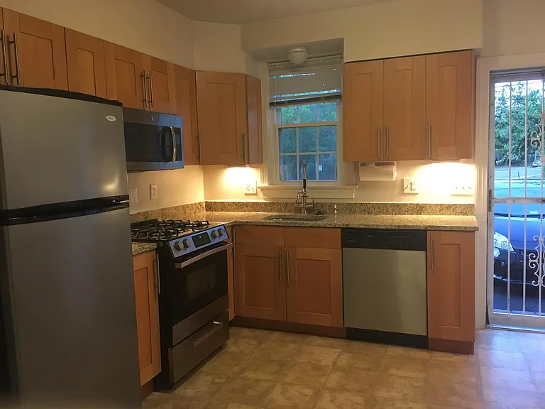 1435 Powhatan St — Photo 14