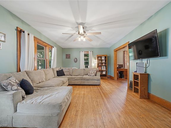 4th image of 2518 Main Ave W