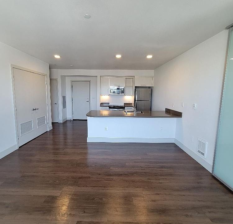 1st image of 606 Burwell St APT 401