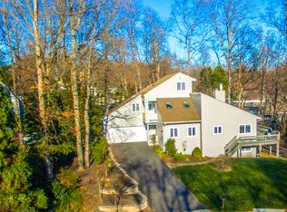 11572 Lake Newport Rd, Reston, VA 20194