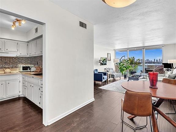 3rd image of 1200 West Ave APT 305