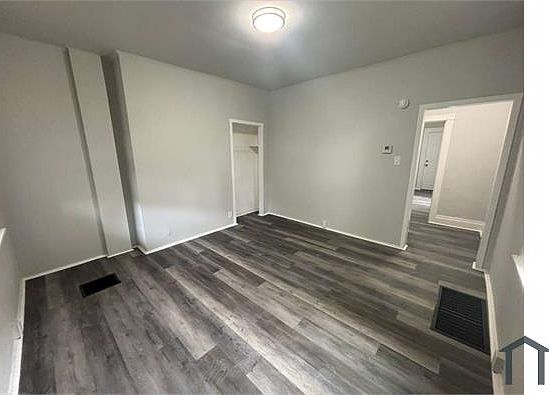 3rd image of 1009 1/2 Smithton Ave