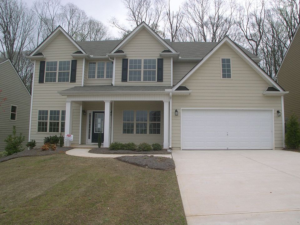 Traditional Hardiplank Home with Bed and Full Bath on Main Level!