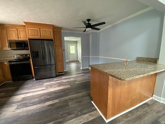 Ample kitchen with eat in area.