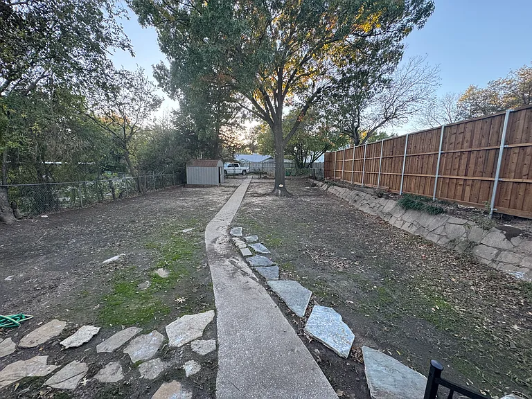 1320 N Travis St — Photo 19