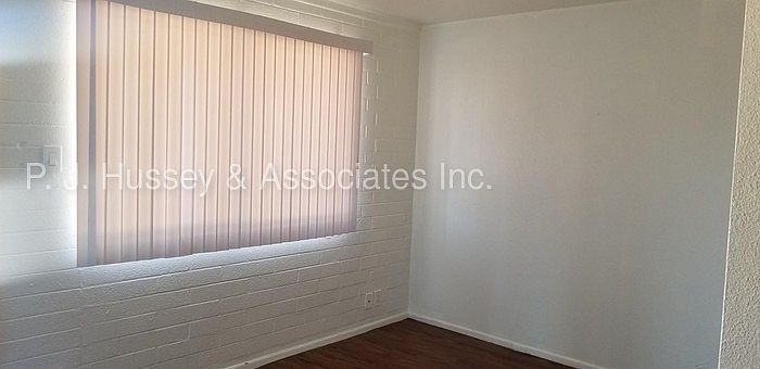 2nd image of 6802 W Glendale Ave
