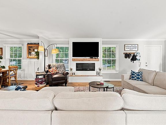 5th image of 1610 Colonial Ave