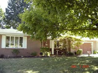 635 Crestline Dr, Decatur, IL 62526