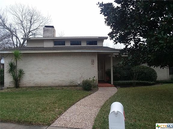 3rd image of 202 Sherwood Dr