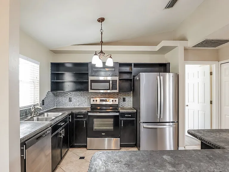 811 SW 14th Pl — Photo 7