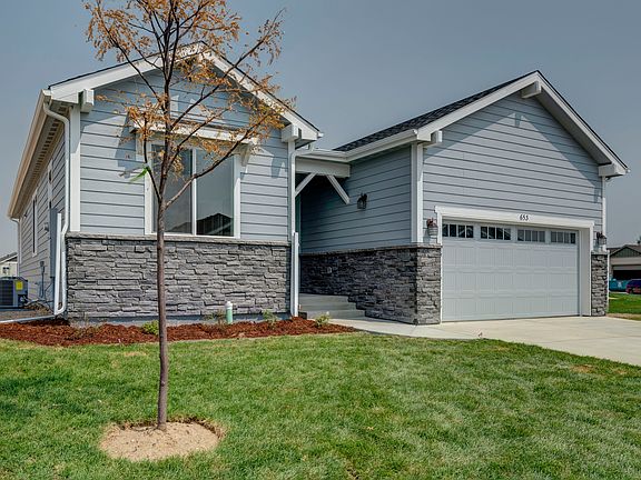 5th image of 685 Boxwood Dr