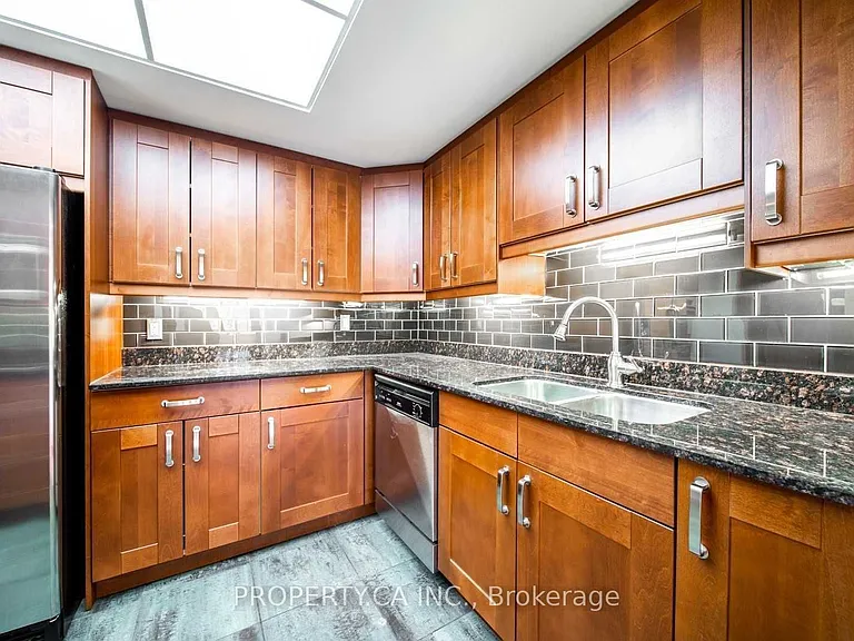 71 Charles St E #402 — Photo 11