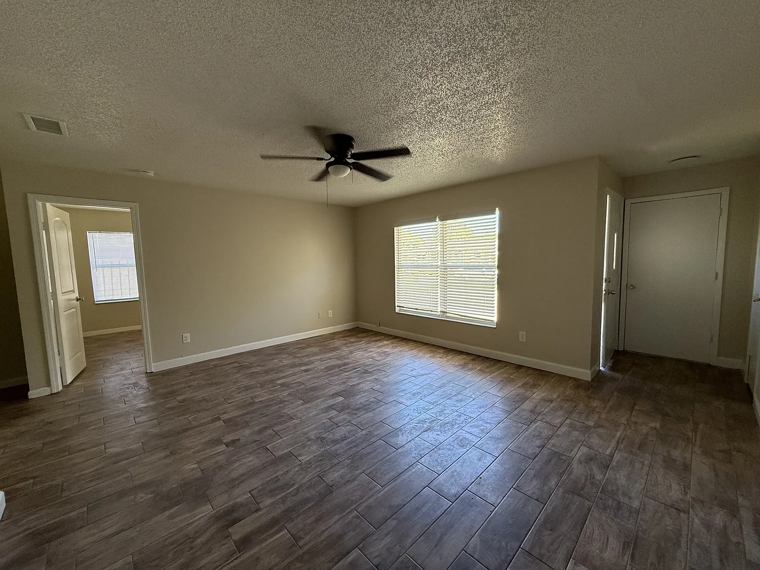 3 Bedroom, 2 Bath, Garage- Remodeled throughout! — Photo 3