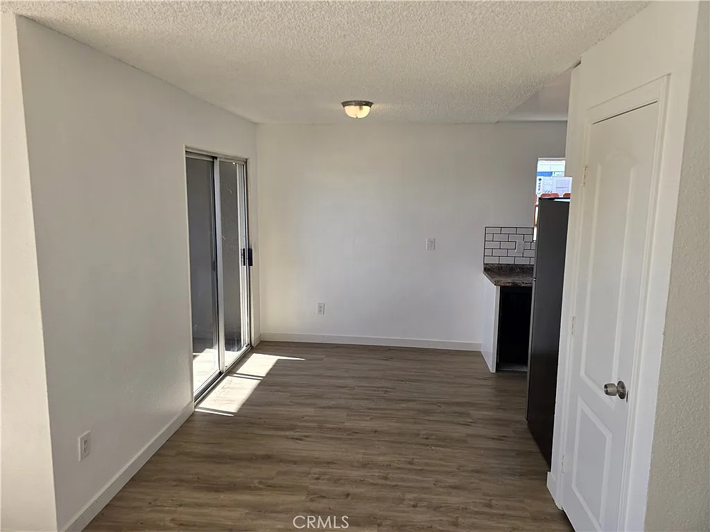 2 bed, 960 sqft, $2,200 — Photo 3