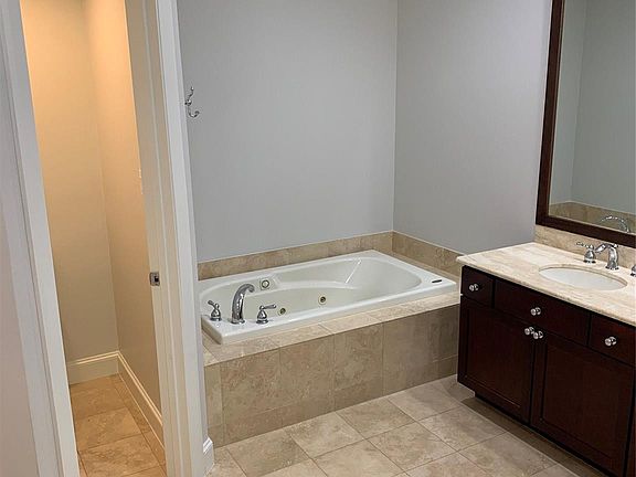 3rd image of 4122 Avondale Ave APT 301