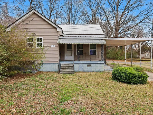 713 Raleigh St, Oxford, NC 27565