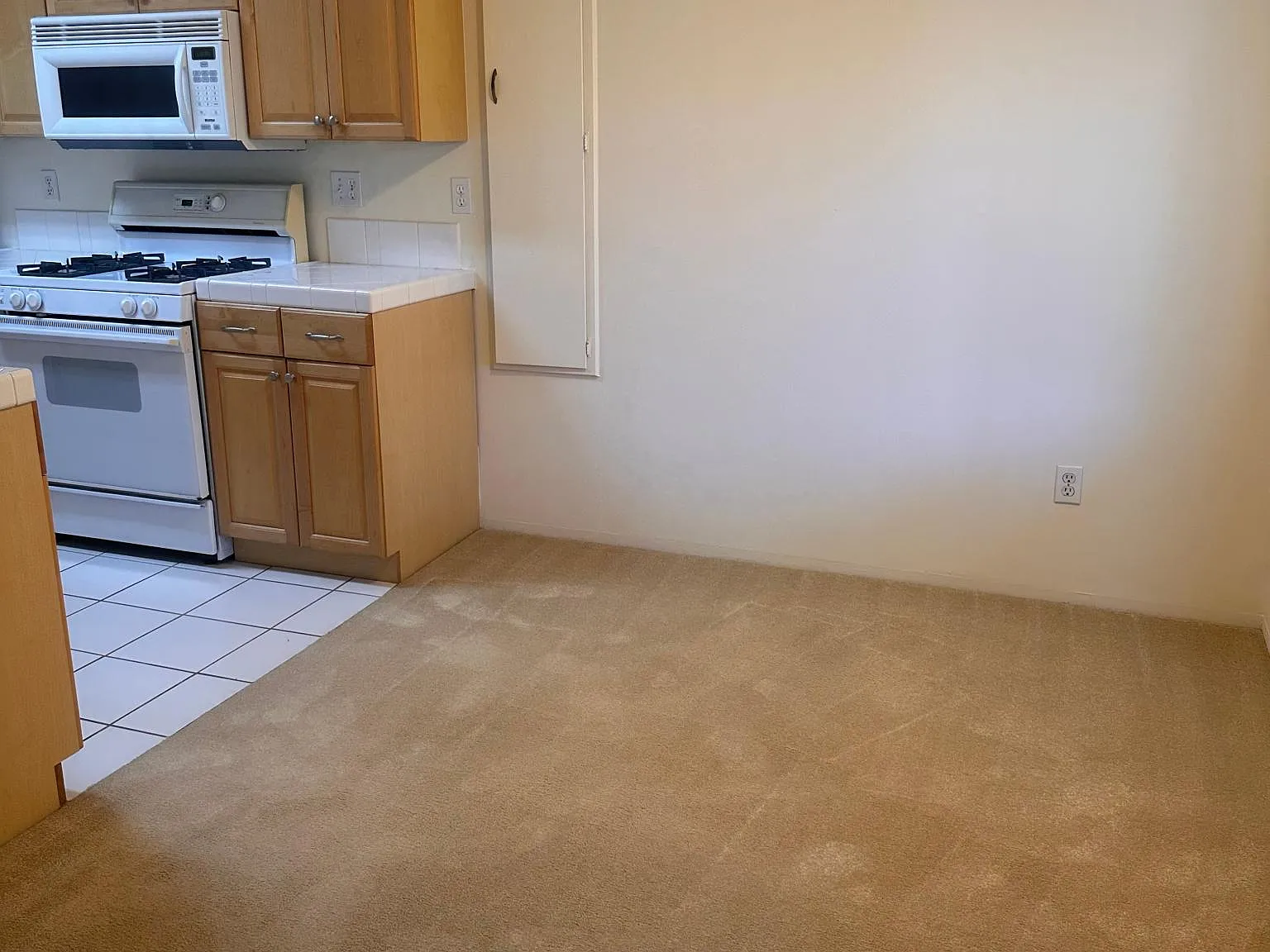1 bed, 650 sqft, $2,285 — Photo 3
