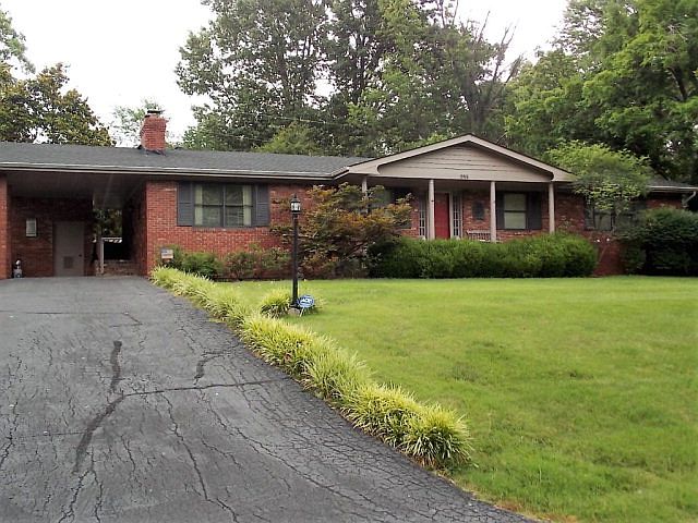 1st image of 988 Woodlawn Dr