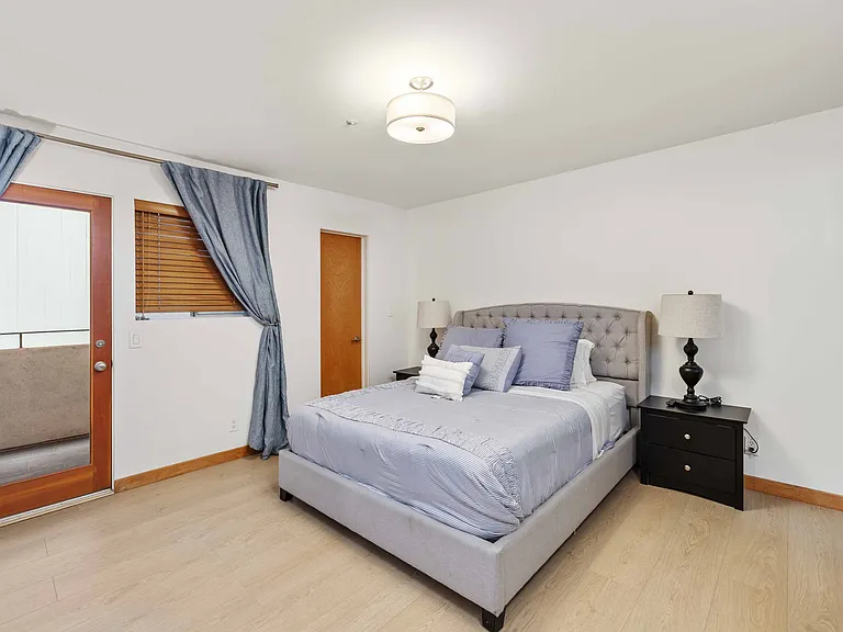 452 Marine Pl — Photo 27