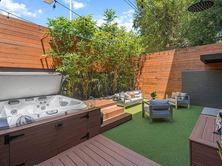 1037 N Laurel Ave #19C — Photo 82