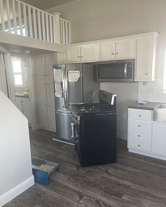 luxury kitchen w loft 