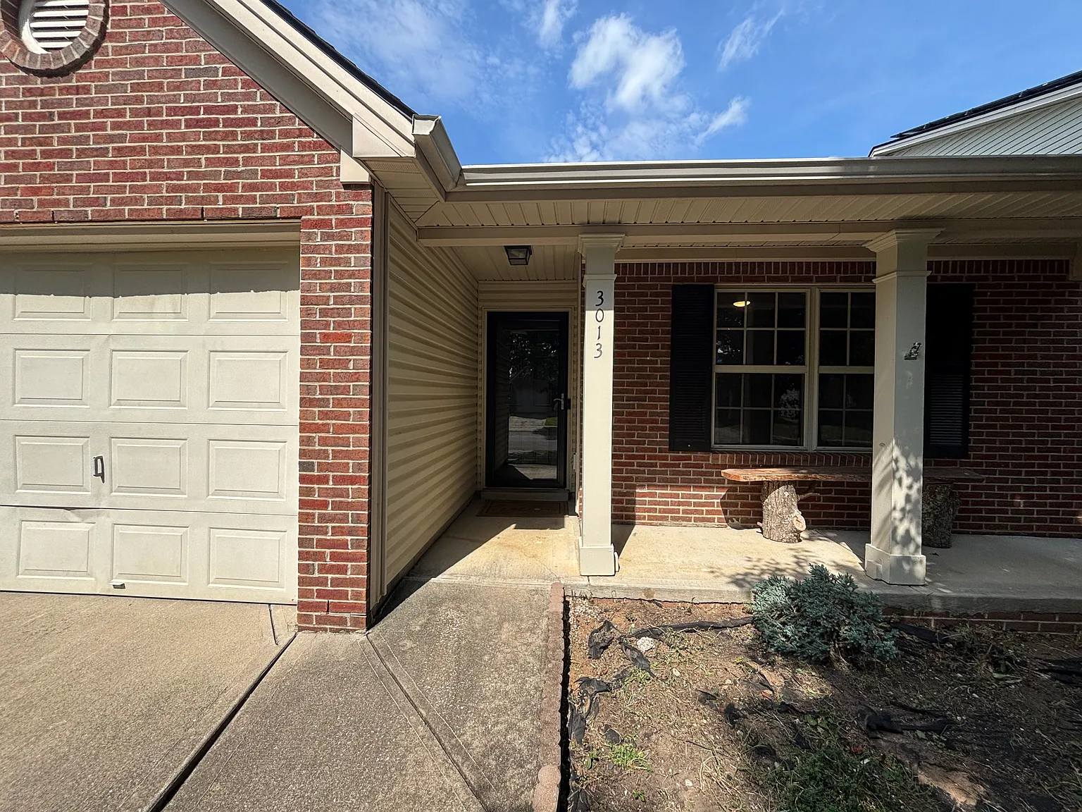 3 bed, 1260 sqft, $1,955 — Photo 2