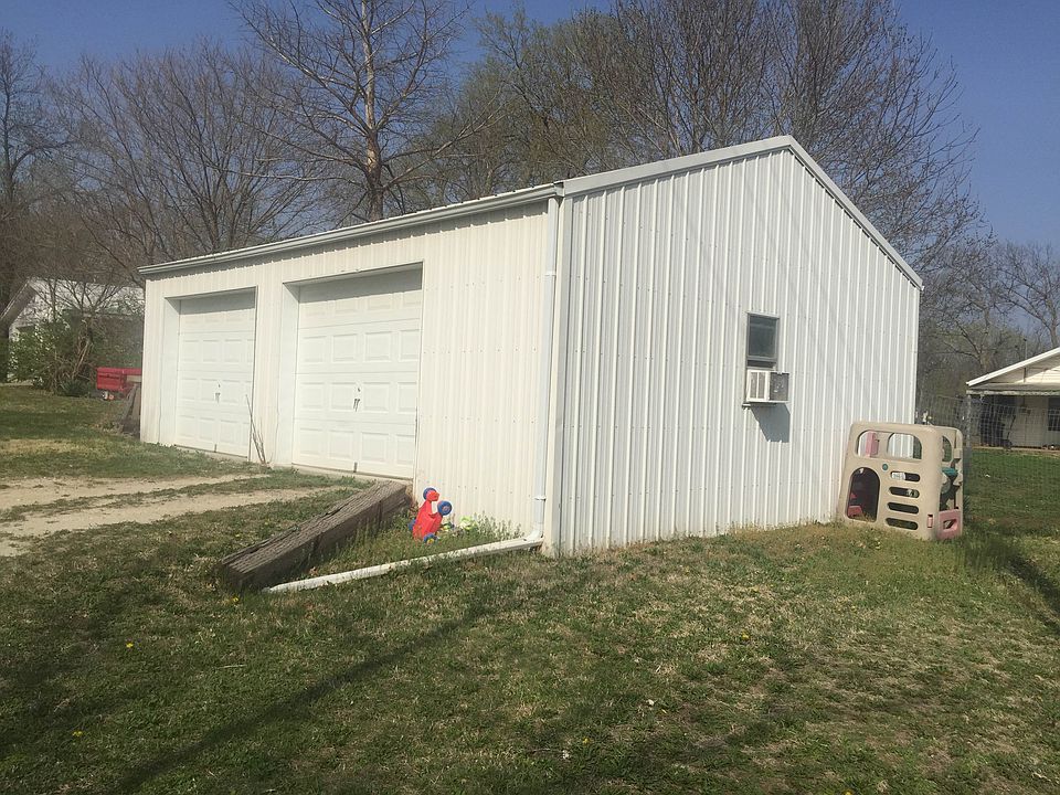 2nd image of 705 Leonard St