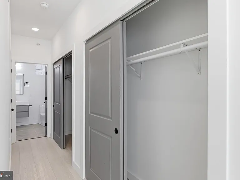 1023 W Orleans St — Photo 14