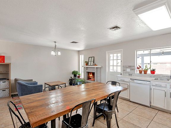 3rd image of 4139 W Dahlia Dr