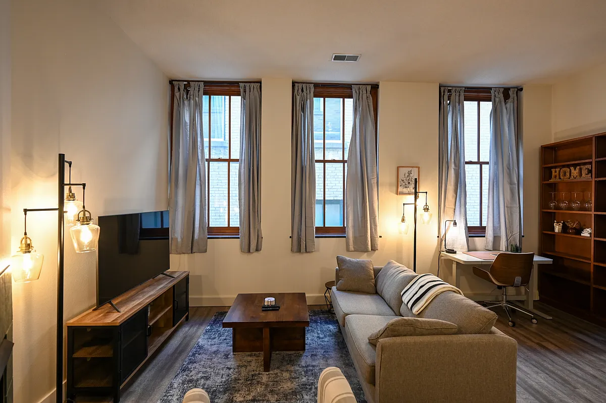Living Room - 224 1st Ave SW #11