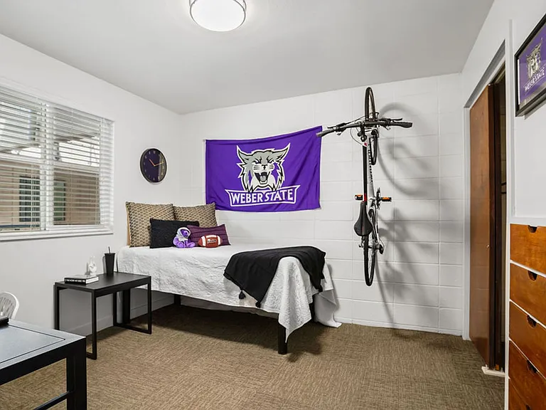 STUDENT HOUSING - MUST BE 18-30YRS OLD — Photo 7