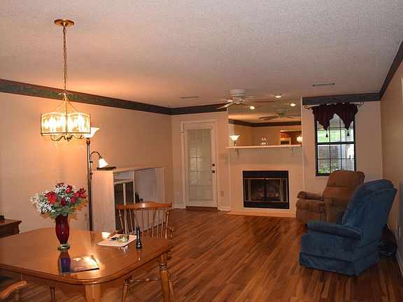 2nd image of 453 Amanda Cir #1