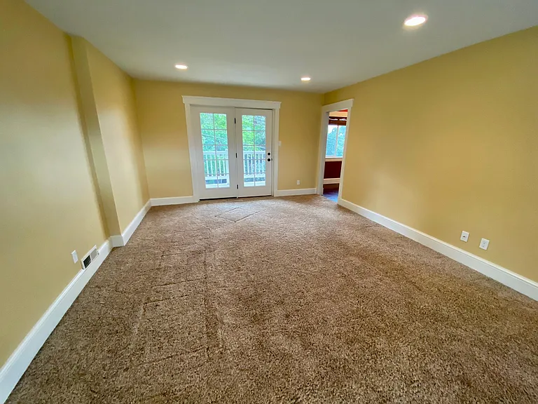 2916 E Oakridge Dr — Photo 5