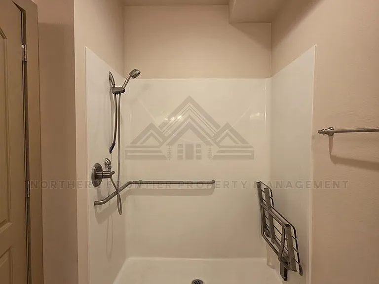 1410 S College Ave — Photo 26