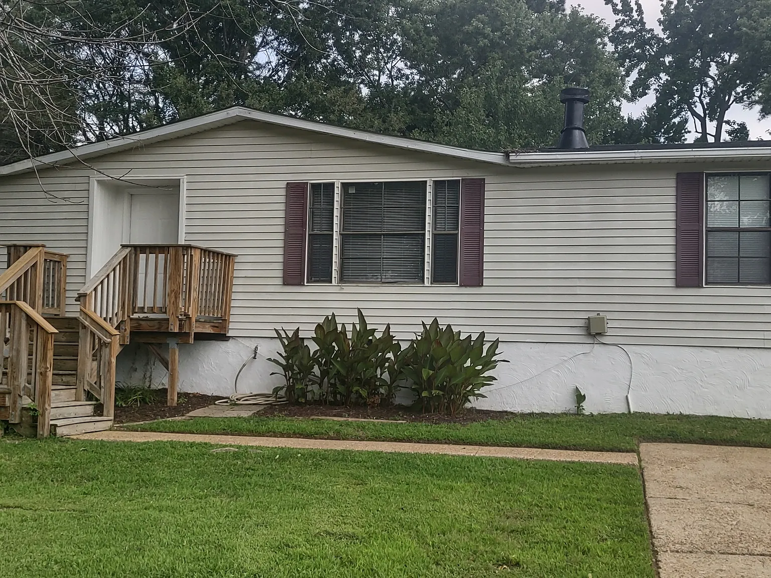 3 bed, 1288 sqft, $1,895 — Photo 1